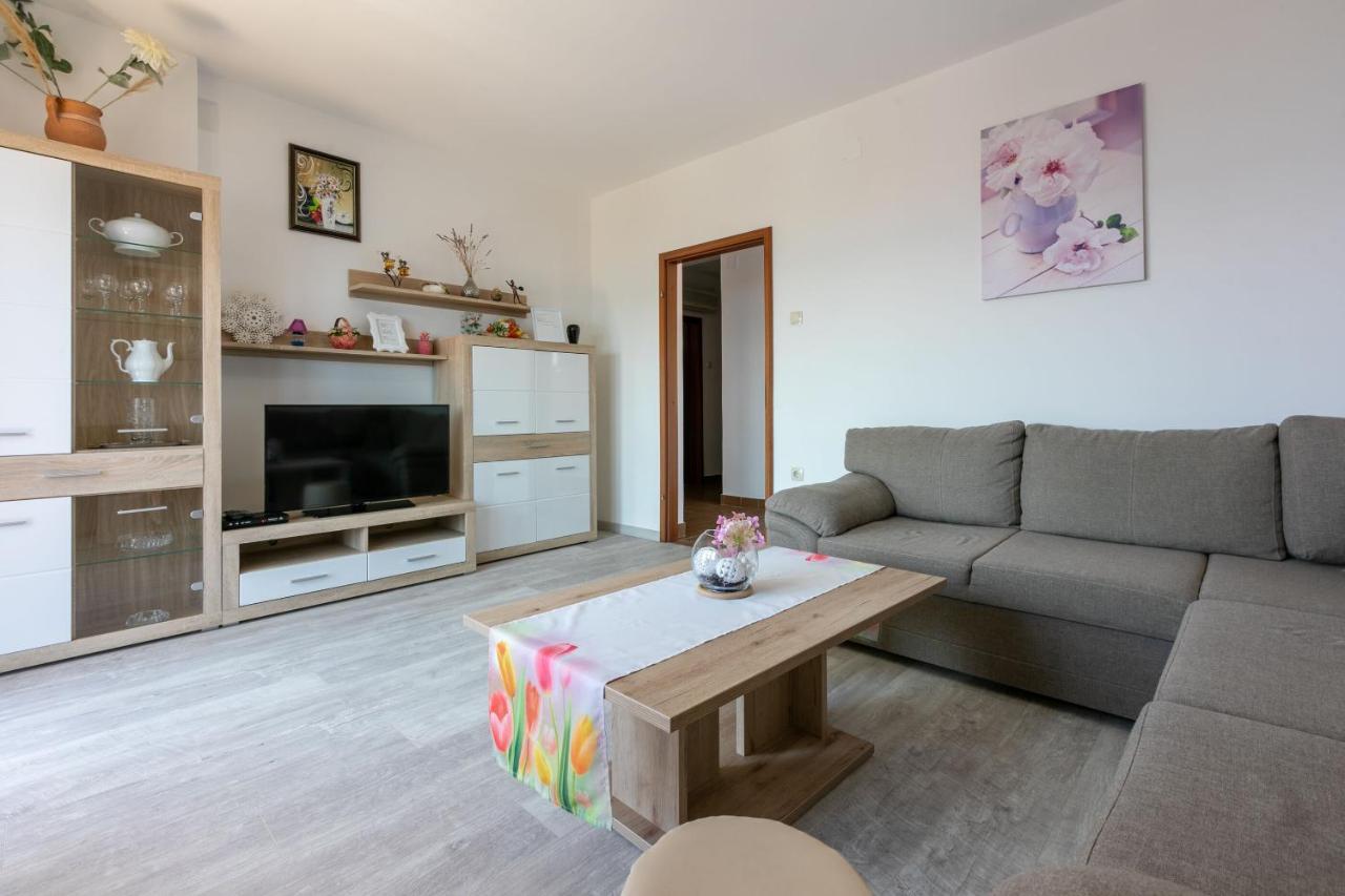 Apartments Melita Dramalj Eksteriør billede
