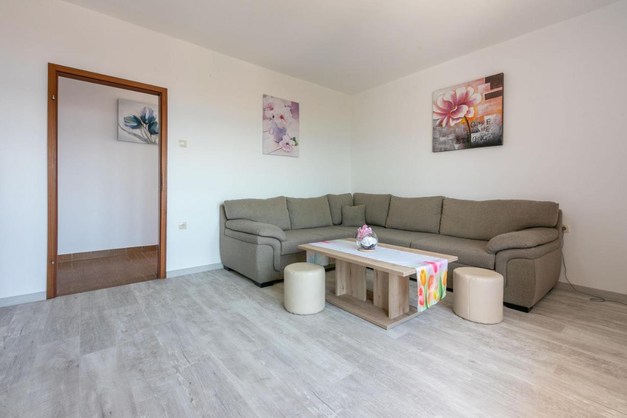 Apartments Melita Dramalj Eksteriør billede